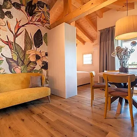 Borgo Stalis Resort *